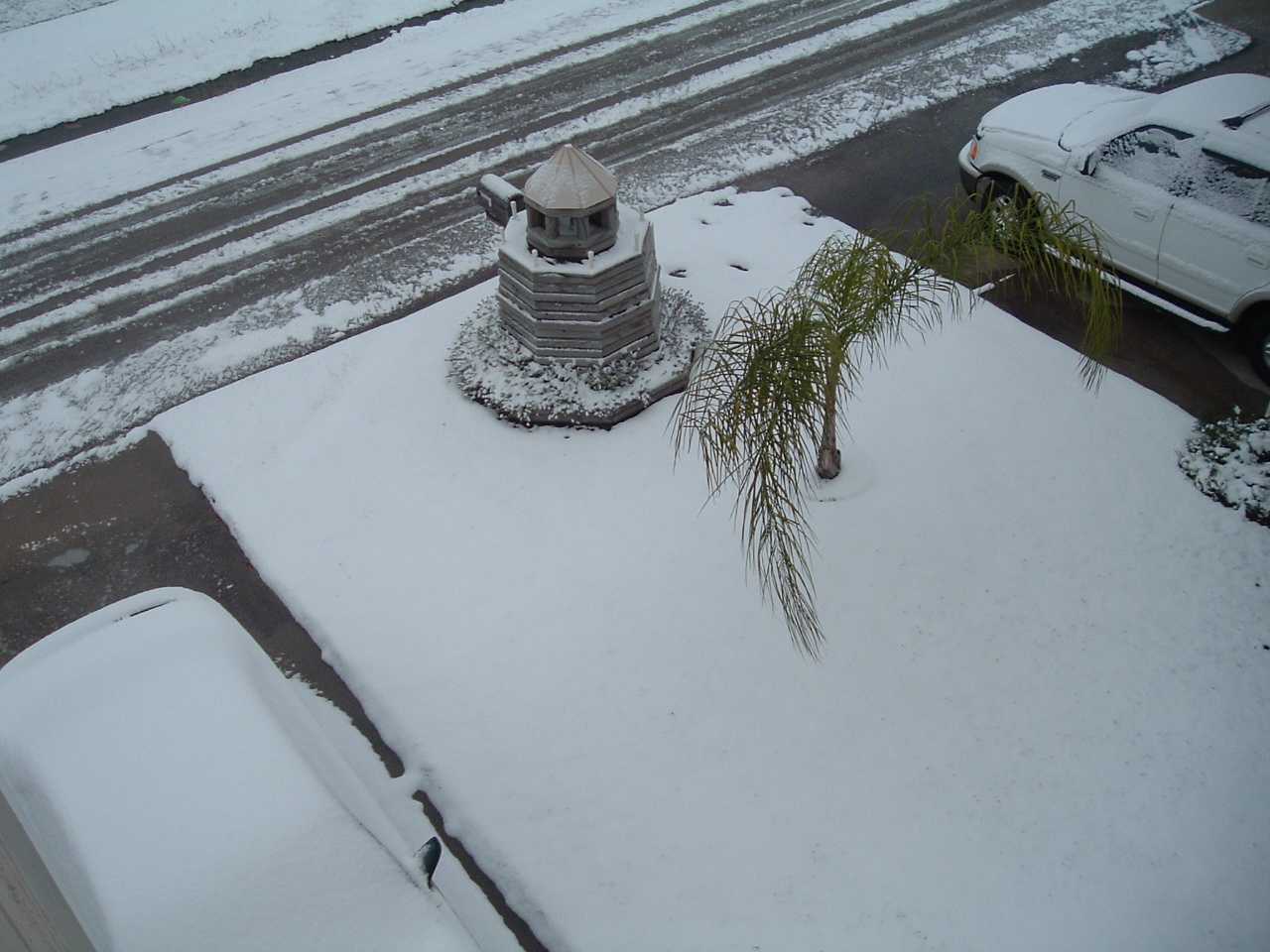 The Cotter's light house mailbox on Ling.