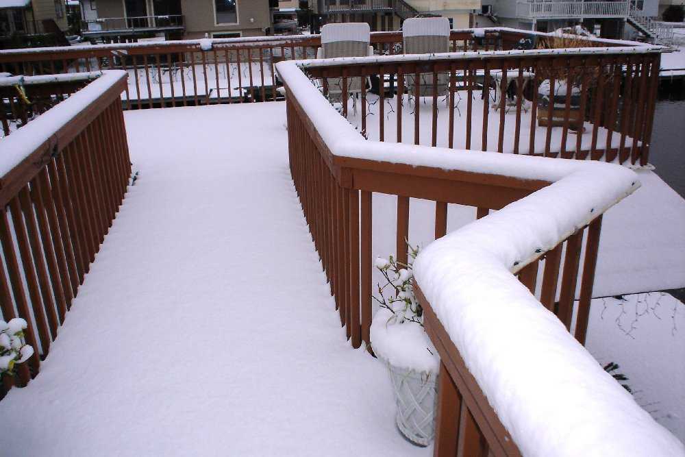 Posey's boat lift covered in snow.